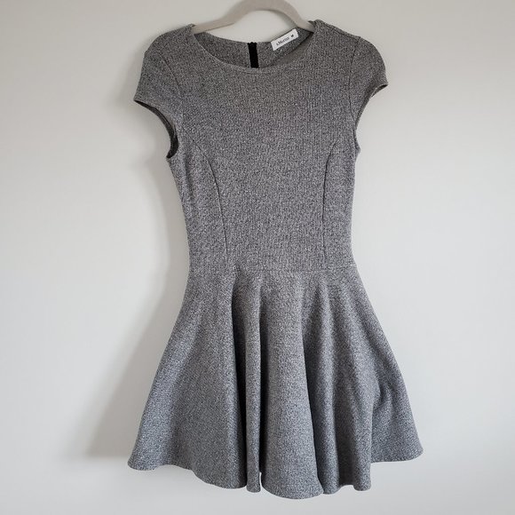 Bell-shaped dress with silver thread - Picture 1 of 5